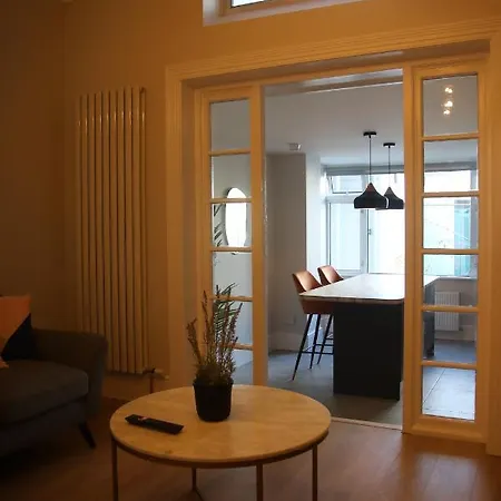 Crawford House- Scholarlee Living