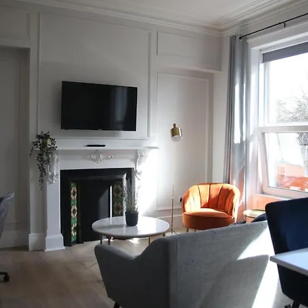 Crawford House- Scholarlee Living 3* 코크