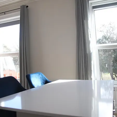 Crawford House- Scholarlee Living 코크