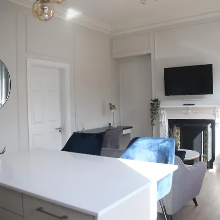 Crawford House- Scholarlee Living
