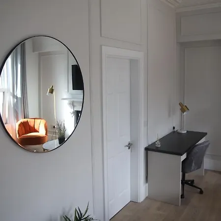 Crawford House- Scholarlee Living بيت ضيافة كورك