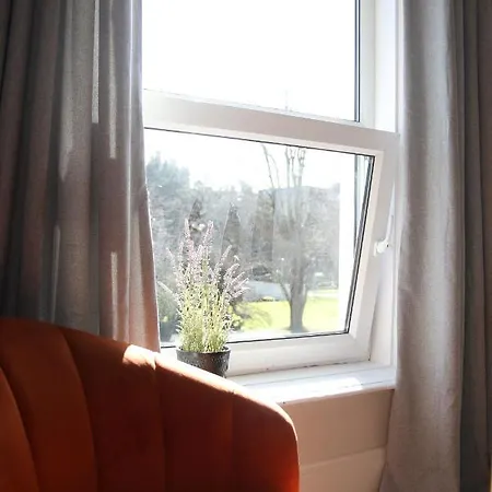 Crawford House- Scholarlee Living بيت ضيافة كورك