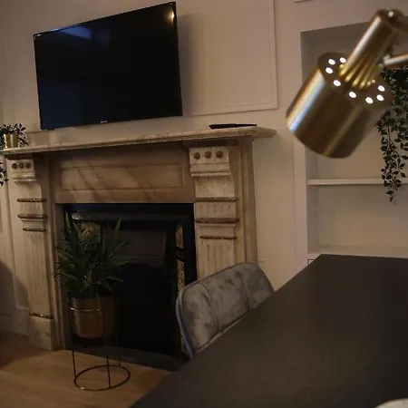 Crawford House- Scholarlee Living بيت ضيافة كورك