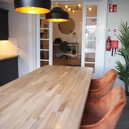 Crawford House- Scholarlee Living بيت ضيافة