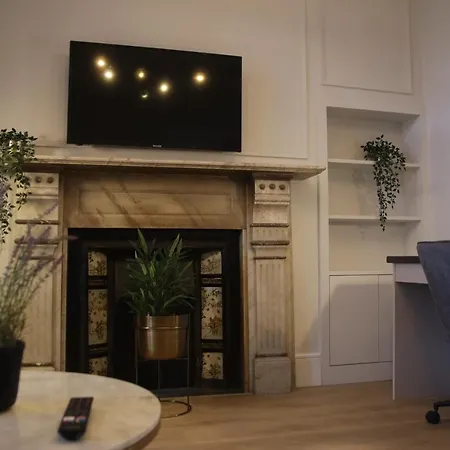 Crawford House- Scholarlee Living بيت ضيافة كورك