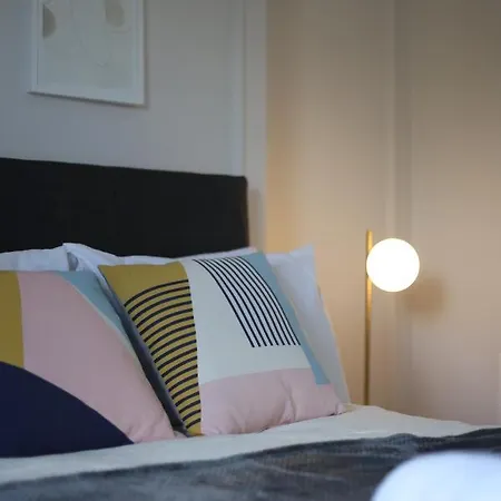 Crawford House- Scholarlee Living كورك