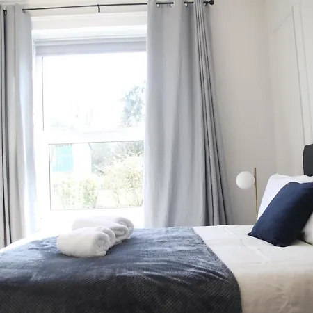 Crawford House- Scholarlee Living بيت ضيافة 3*