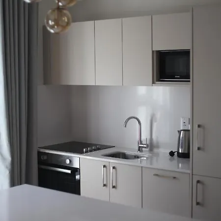 Crawford House- Scholarlee Living بيت ضيافة